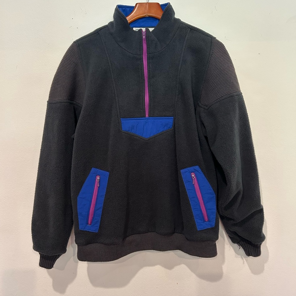 Sporty Black and Blue Zip Up Sweater with Fleece Warmth